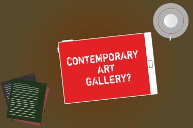 Çağdaş Art Galleryquestion yazma el yazısı metin. Özel forprofit ticari Galeri Tablet boş ekran fincan tabağı ve boş renk arka plan üzerinde dolgu yaprakları anlam kavramı.