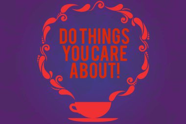 Yapmak şeyler sen bakımı hakkında gösterilen metin işareti. Kavramsal fotoğraf yapmak eylemler Buhar simgesi üstünde boş yer var filigran olarak motivasyon Kupası ve fincan tabağı Paisley tasarımı ile arzularını için odaklı.