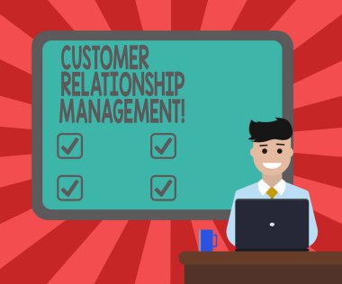 Müşteri ilişkileri yönetimi gösterilen yazma kavramsal el. İş metin analysisage Foto ve müşteri etkileşimlerinin Bordered kurulu arkasında oturan adam gülümseyen Laptop kupa üstünde okul sırası ile analiz.