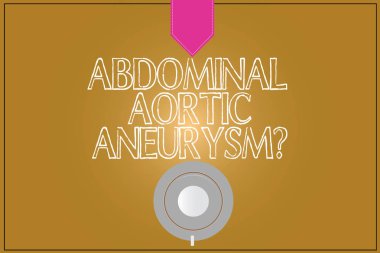 Abdominal aort Aneurysmquestion gösterilen metin işareti. Aort kahve Kupası fincan tabağı üst görünüm fotoğraf Snap boş renk planlayıcısı yansıması genişleme tanımaya kavramsal fotoğraf.