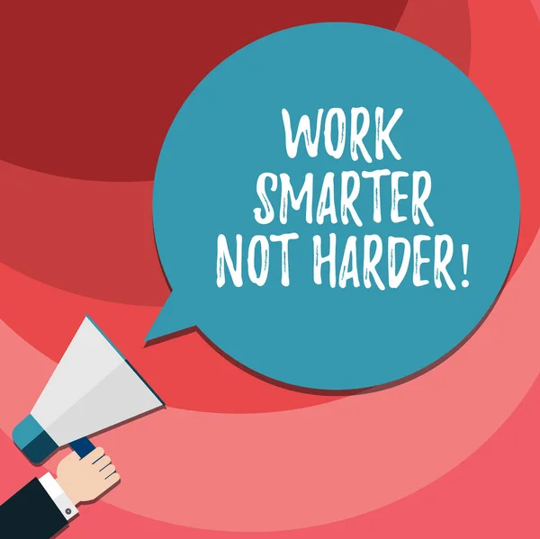 Текст написання слова Work Smarter не важче. Бізнес-концепція для бути більш ефективним працівником високої продуктивності Hu аналіз Рука тримає Megaphone Бланк Круглий Колір Мова Бульбашка фото . — стокове фото