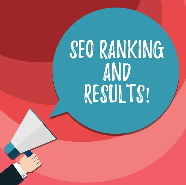 Tekst skrivning Seo Ranking og resultater. Business concept for Search Engine Optimering statistik analytics Hu analyse Hånd Holding Megaphone Blank Runde Farve Tale Bubble foto . - Stock-foto