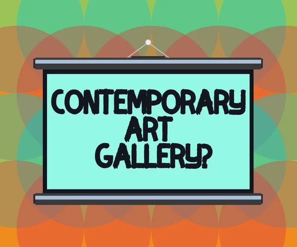 Texto para escrita de palavras Contemporary Art Galleryquestion. Conceito de negócio para galeria comercial privada sem fins lucrativos Tela de projeção pendurada de parede portátil em branco para apresentação de conferência . — Fotografia de Stock