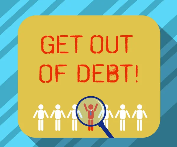 Signo de texto que muestra Get Out Of Debt. Foto conceptual Ninguna perspectiva de ser pagado más y libre de la deuda Lupa sobre el hombre elegido Figura Entre el análisis de Hu Dummies Line Up . — Foto de Stock