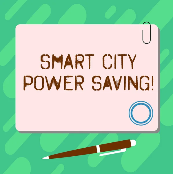 Texto de caligrafia Smart City Power Saving. Conceito que significa cidades tecnológicas conectadas economia de eletricidade Placa de cor quadrada em branco com ímã Clique caneta esferográfica Pushpin e Clip . — Fotografia de Stock