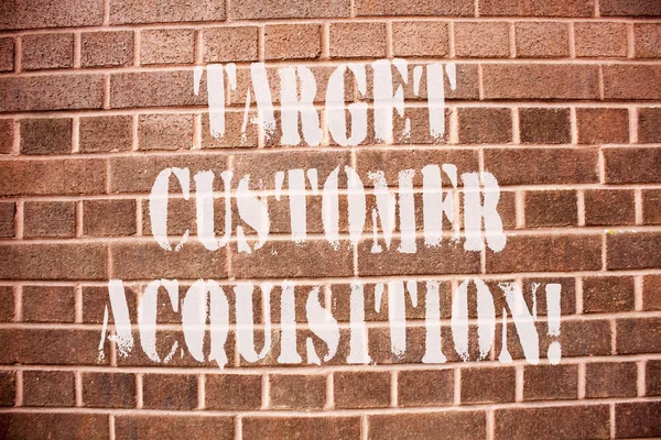 Signe texte montrant l'acquisition du client cible. Photo conceptuelle Il est bon de persuader un consommateur d'acheter une entreprise . — Photo