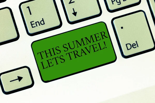 这个夏天让旅行的文字写作文本。业务概念的商务概念, 邀请旅行的假期阳光明媚的季节的一年键盘键意图, 以创建计算机消息, 按键盘的想法. — 图库照片