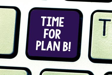 Word metin zaman için Plan B. iş kavramı Uygula yeni yazma planları değişen başarı elde etmek için stratejiler anahtar tuş takımı fikir tuşuna basarak bilgisayar ileti oluşturmak için niyet klavye.