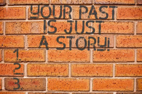 개념적 손을 보여주는 당신의 과거는 그냥 이야기 쓰기. 일어난 것 들에 대 한 상관 없어 비즈니스 사진 전시. — 스톡 사진