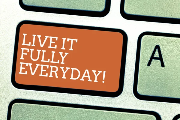 Writing note showing Live It Fully Everyday. Business photo showcasing Be optimistic enjoy life Happiness Successful Keyboard key Intention to create computer message pressing keypad idea. — Stock Photo, Image