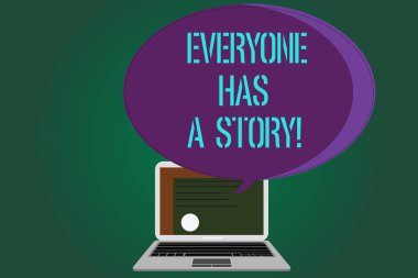 Word metin herkes var bir hikaye yazma. Laptop ekran ve boş noktalı resim renk konuşma balonu, anılar hikaye sertifika düzen anlatmanın arka plan hikaye anlatımı için iş kavramı.