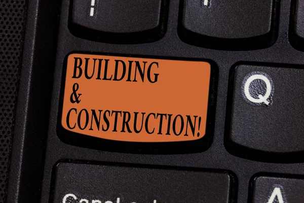 Schreiben Notiz zeigt Gebäude und Bau. Business-Foto, das die Arbeit des Aufbaus oder der Herstellung etwas Tastatur Schlüssel Absicht, Computer-Nachricht Drücken der Tastatur Idee erstellen. — Stockfoto