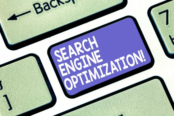 Texto para escrita de palavras Search Engine Optimization. Conceito de negócio para maximizar o número de visitantes de um site Teclado Intenção de criar mensagem de computador pressionando a ideia do teclado . — Fotografia de Stock