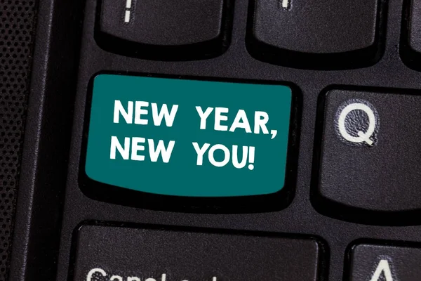 Текстовый знак "Новый год". Концептуальная фотография 365 дней возможностей для изменения ваших ожиданий Клавиатурная клавиша Намерение создать компьютерное сообщение нажатием клавиатуры идея . — стоковое фото
