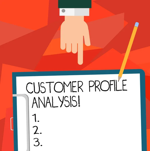 Kavramsal el müşteri profili Analizi gösterilen yazma. Müşteri profili veya hedef pazar analizi Hu analiz el işaret e doğru Clipboard kağıt ve kalem ile vitrine iş fotoğraf. — Stok fotoğraf