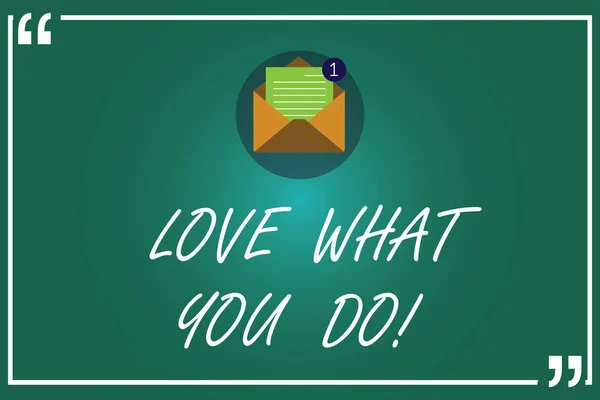 A kézírás szöveg írása, szeretet, amit csinálsz. Ami azt jelenti, hogy dolog, hogy, mint élvezni a pozitív hozzáállás a nyitott boríték papír új E-mail üzenet belső idézőjel vázlat koncepció. — Stock Fotó