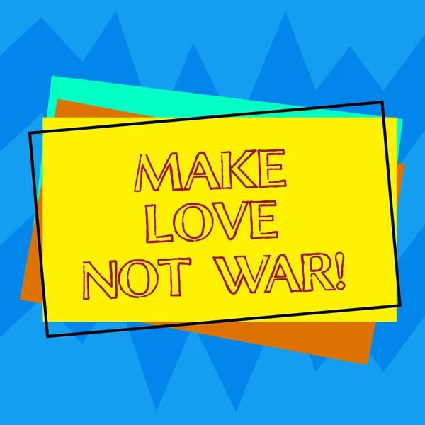 Make Love Not War yazma el yazısı metin. Kavram anlam karşı kavga birbirlerine barış ve sevgi yığın boş dikdörtgen özetlenen farklı renk inşaat kağıt var. — Stok fotoğraf