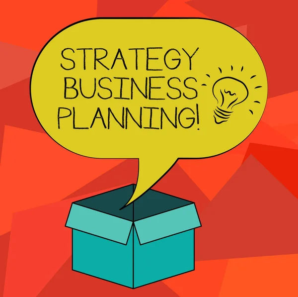 Scrivere testi di parole Strategia Business Planning. Business concept for Outlines an organization s is overall direction Idea icon Inside Blank Halftone Speech Bubble Over an Open Carton Box . — Foto Stock