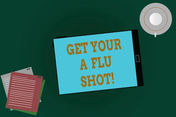 Ordet skriver text få din influensa skott. Affärsidé för har en vaccination för att undvika att vara sjuk immunisering tablett tom skärm kopp tefat och Filler ark på Blank färgbakgrund. — Stockfoto