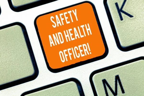 安全性と衛生官を示すメモを書きます。ビジネス写真セキュリティ産業労働者安全工学コンピューター メッセージ キーパッド アイデアを作成するキーボード意図を展示. — ストック写真