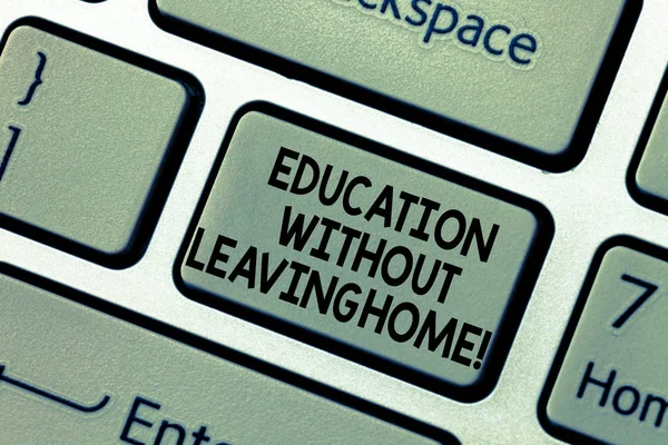 Woord schrijven tekst onderwijs zonder Leaving Home. Businessconcept voor Homeschooling Online onderwijs Elearning toetsenbordtoets voornemen om computer bericht te drukken toetsenblok idee te maken. — Stockfoto