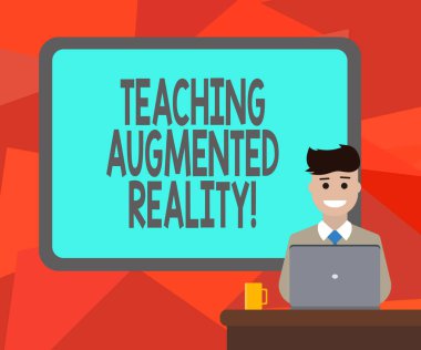 Metin yazma öğretim Augmented Reality kelime. İş kavramı Ar apps doğrudan sınıfta arkasında oturan adam gülümseyen Laptop kupa üstünde okul sırası ile sınırlanmıştır Pano kullanımı için