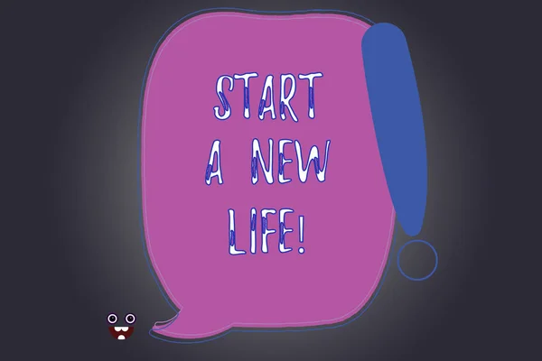 Handgeschreven tekst schrijven Start A New Life. Concept, wat betekent dat uw gewoontes te veranderen worden verschillende Veranderenvanrichting leeg kleur toespraak Bubble geschetst met uitroepteken Monster gezicht pictogram. — Stockfoto