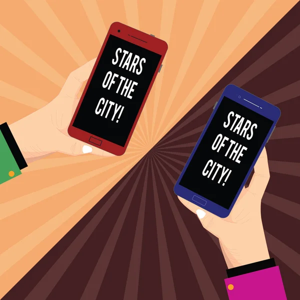 概念手写显示城市之星。商业照片文本闪耀的夜晚在城市辉煌照亮两个胡分析手持有空白智能手机在阳光下爆裂. — 图库照片