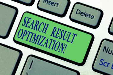 Arama sonucu optimizasyonu gösterilen Not yazma. Arama motoru sonuçları klavye tuşuna basarak tuş takımı fikir bilgisayar ileti oluşturmak için niyet içinde büyüyen görünürlük vitrine iş fotoğraf.