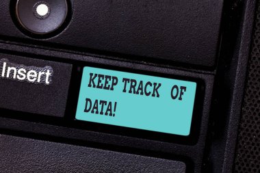 Tutmak parça Of verileri gösteren Not yazma. İş fotoğraf vitrine dijital bilgi kontrol teknolojisi klavye anahtar-in tuş takımı fikir tuşuna basarak bilgisayar ileti oluşturmak için niyet unutmayın.