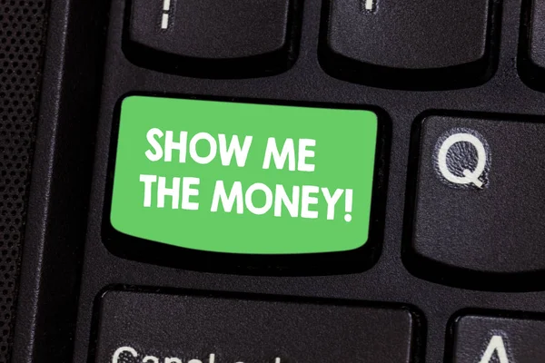 Tekst teken weergegeven: Show Me The Money. Conceptuele foto tonen het geld voor de aankoop of het maken van investeert toets op het toetsenbord te willen maken van computer bericht op idee van het toetsenbord te drukken. — Stockfoto