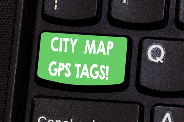 Signe texte montrant la carte de la ville Gps Tags. Photo conceptuelle Emplacement du système de positionnement global des lieux dans les villes Clé du clavier Intention de créer un message informatique appuyant sur l'idée du clavier . — Photo