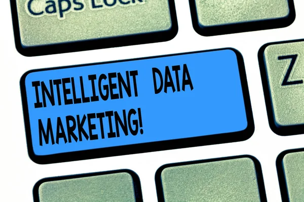 Scrittura di testi di Word Intelligent Data Marketing. Business concept for Information relevant to a target account s is market Keyboard key Intention to create computer message pressing keypad idea . — Foto Stock
