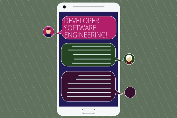 Texte écrit à la main Développeur Génie logiciel. Concept signifiant Formant la base logicielle sur l'écran de messagerie mobile standard d'ingénierie avec des têtes de chat et des bulles de parole de couleur vierges . — Photo