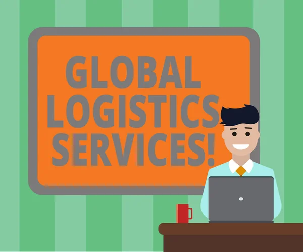 Texto manuscrito Global Logistics Services. Conceito significado Conecta componentes críticos da cadeia de suprimentos Placa bordada em branco por trás Man Sitting Sorrindo com Laptop Caneca na mesa . — Fotografia de Stock