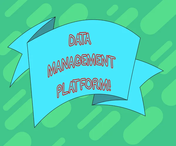 Scrittura manuale concettuale che mostra la piattaforma di gestione dei dati. Testo della foto aziendale Tipo di piattaforma tecnologica centralizzata che raccoglie i dati Nastro piegato Striscia tinta unita Fascia foto per la celebrazione . — Foto Stock