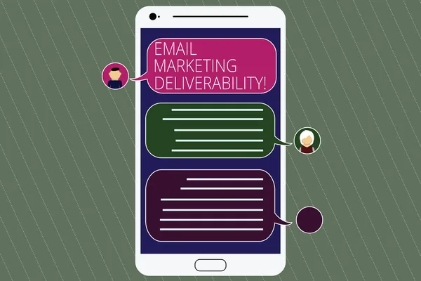 Handschrift Text E-Mail Marketing Delivery. Konzept bedeutet Fähigkeit, E-Mails an Abonnenten mobilen Messenger-Bildschirm mit Chatköpfen und leere farbige Sprechblasen zu liefern. — Stockfoto