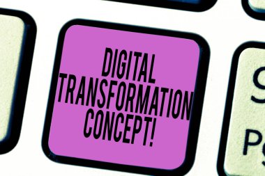 Dijital dönüşüm kavramı gösterilen metin işareti. Kavramsal fotoğraf dijital teknoloji klavye tuşuna basarak tuş takımı fikir bilgisayar ileti oluşturmak için niyet Going kağıtsız kullanımı.