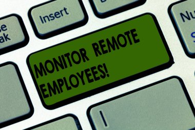 Monitör uzaktan çalışanlar yazma el yazısı metin. Zaman izleme anlam kavramı sanal çalışanları tarafından klavye tuşuna basarak tuş takımı fikir bilgisayar ileti oluşturmak için niyet harcamak..