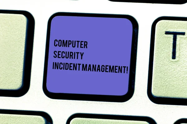 Writing Obs visar Computer Security Incident Management. Företag foto skylta säker cyber teknik analysisaging tangent avsikt att skapa dator meddelande genom att trycka på knappsatsen idé. — Stockfoto