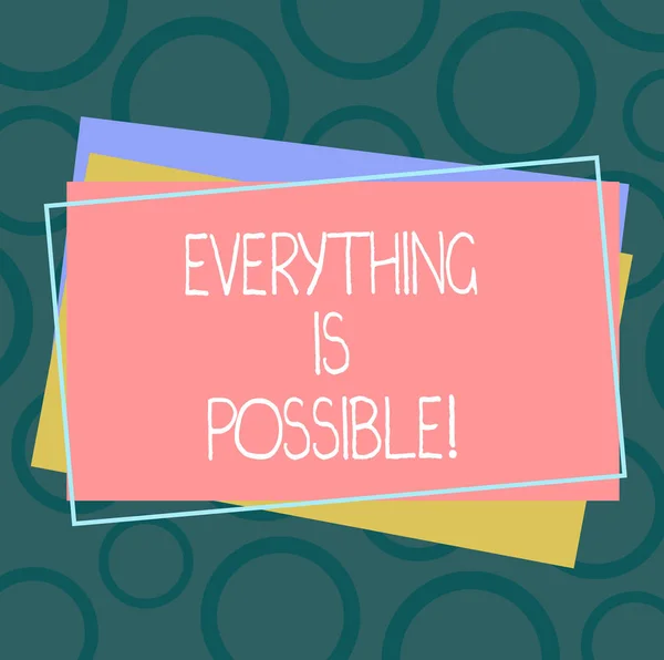 Texto manuscrito Todo es posible. Concepto que significa que no podemos predecir con certeza lo que sucederá Pila de papel de construcción de diferentes colores en blanco . — Foto de Stock