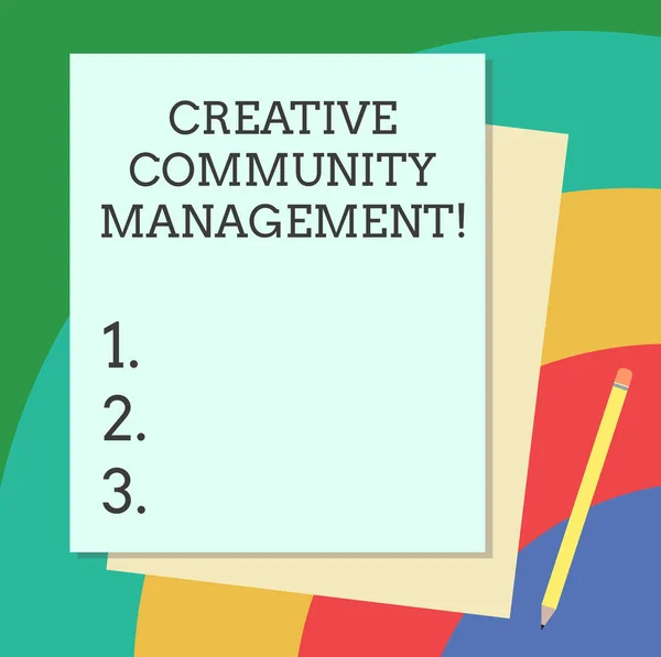 Texto de escritura de palabras Creative Community Management. Concepto de negocio para abogar por una marca en las redes sociales Pila de papel y lápiz de bonos de construcción de diferentes colores pastel en blanco . —  Fotos de Stock