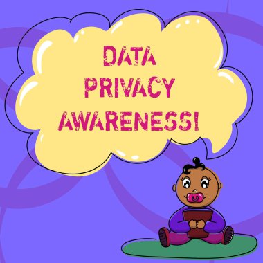 Veri gizlilik farkındalık gösterilen Not yazma. İş online bebek emziği kitap ve bulut konuşma balonu ile halı üzerinde oturan paylaştığımız korumak ve gizlilik vitrine fotoğraf.