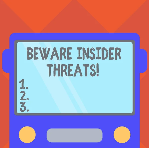 Handgeschreven tekst schrijven Beware Insider bedreigingen. Begrip betekenis voorzichtig op kwaadaardige aanval binnen het netwerk getekend Flat Front View van Bus met lege kleur venster Shield reflecterende. — Stockfoto