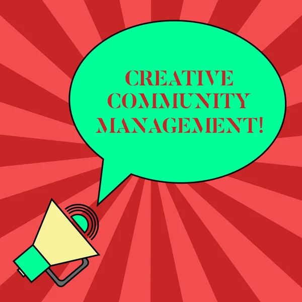 Escritura a mano de texto Creative Community Management. Concepto que significa abogar por una marca en las redes sociales Blank Oval Outlined Speech Bubble Text Globo Megáfono con sonido icono . —  Fotos de Stock