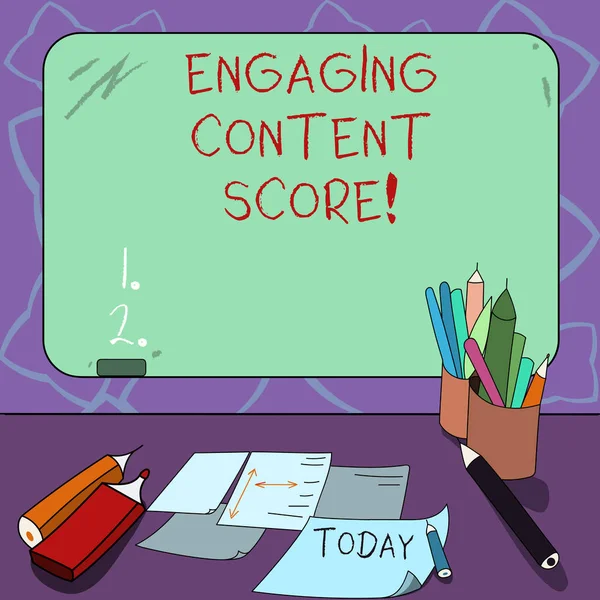 Texte d'écriture Word Engaging Content Score. Concept d'entreprise pour Mesurez l'engagement de vos clients dans un tableau noir de couleur vierge monté avec craie et feuilles d'outils d'écriture sur le bureau . — Photo