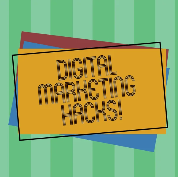 Текст для написания слов Digital Marketing Hacks. Бизнес-концепция для использования навыков или системного взлома для генерации приводит груду чистых прямоугольных очертаний различных цветов строительной бумаги . — стоковое фото