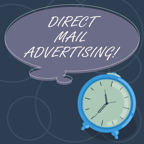 Текст для написання слів Direct Mail Advertising. Бізнес-концепція доставки маркетингового матеріалу клієнту поштової пошти Бланк Колір Думки Мовлення Бульбашки з контуром та нагадуванням Годинник фото . — стокове фото