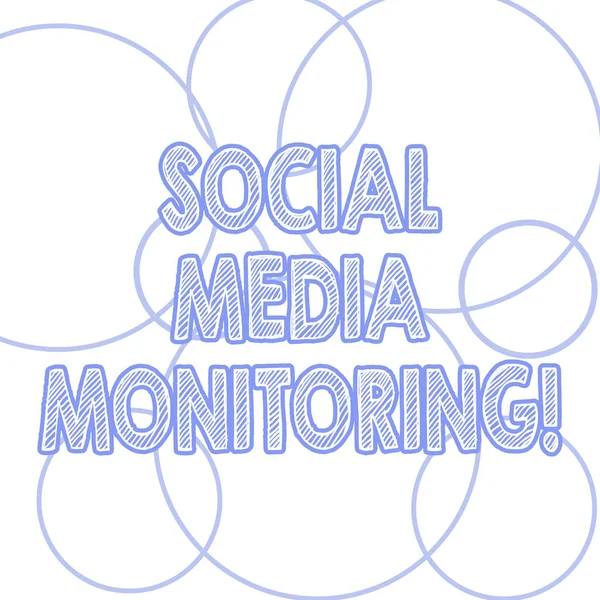 Manuscrito de texto escrevendo Social Media Monitoring. Conceito que significa forma de computação popularidade de uma marca on-line esboços de forma redonda em tamanho diferente círculo loop anel aro foto . — Fotografia de Stock