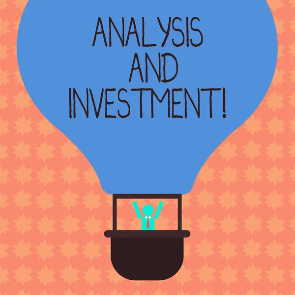 Escribiendo nota que muestra Análisis e Inversión. Exhibición de fotos de negocios Involucrándose en un motor de búsqueda moderno Análisis de Hu Brazos Maniquíes Levantándose dentro de Globo de Aire de Cabalgata de Góndola . — Foto de Stock